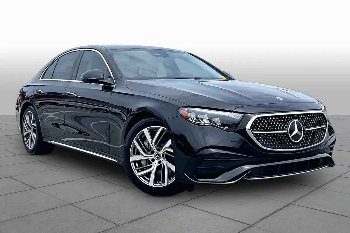 2026 Mercedes-Benz E 450 E 450 thumbnail 3