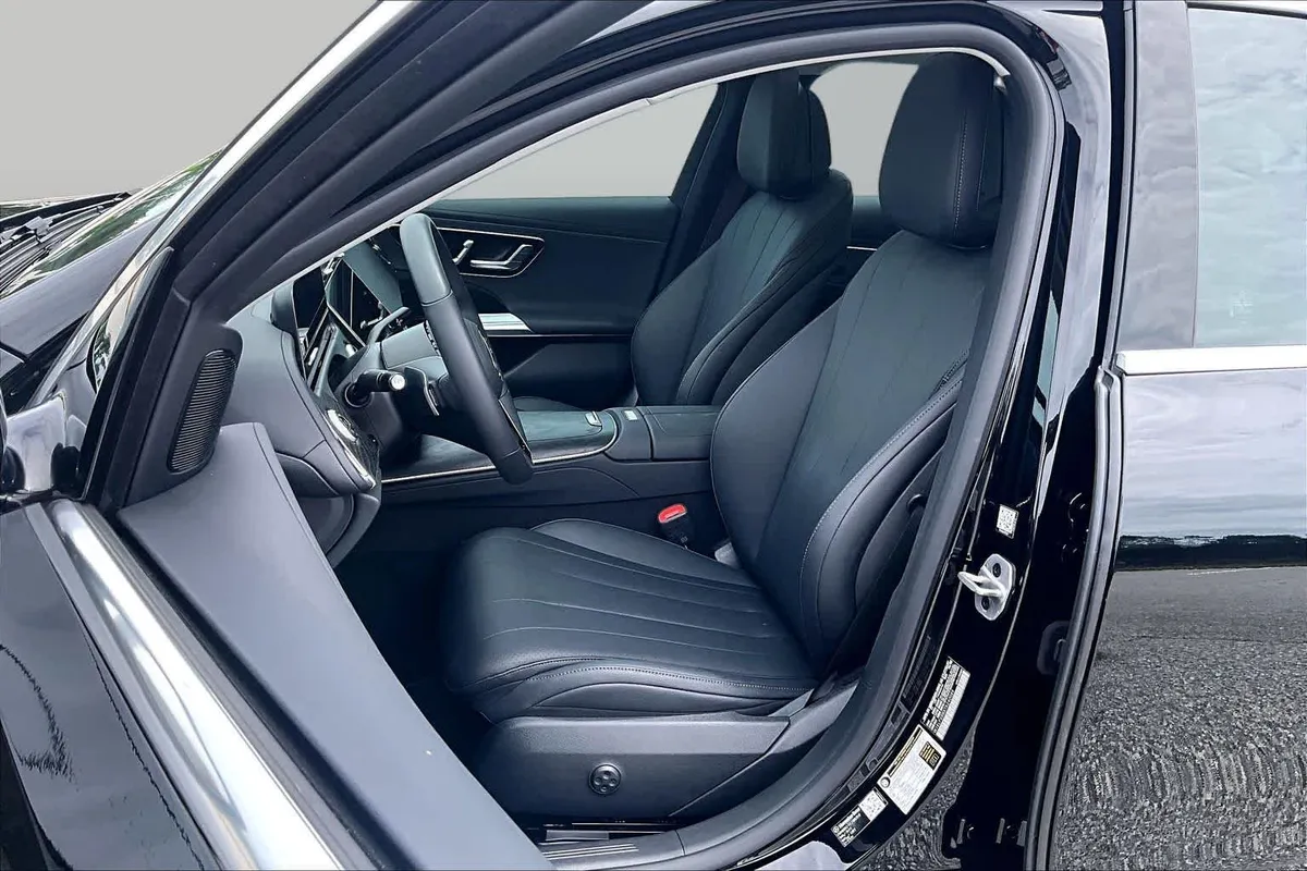 2026 Mercedes-Benz E 450 E 450 thumbnail 8