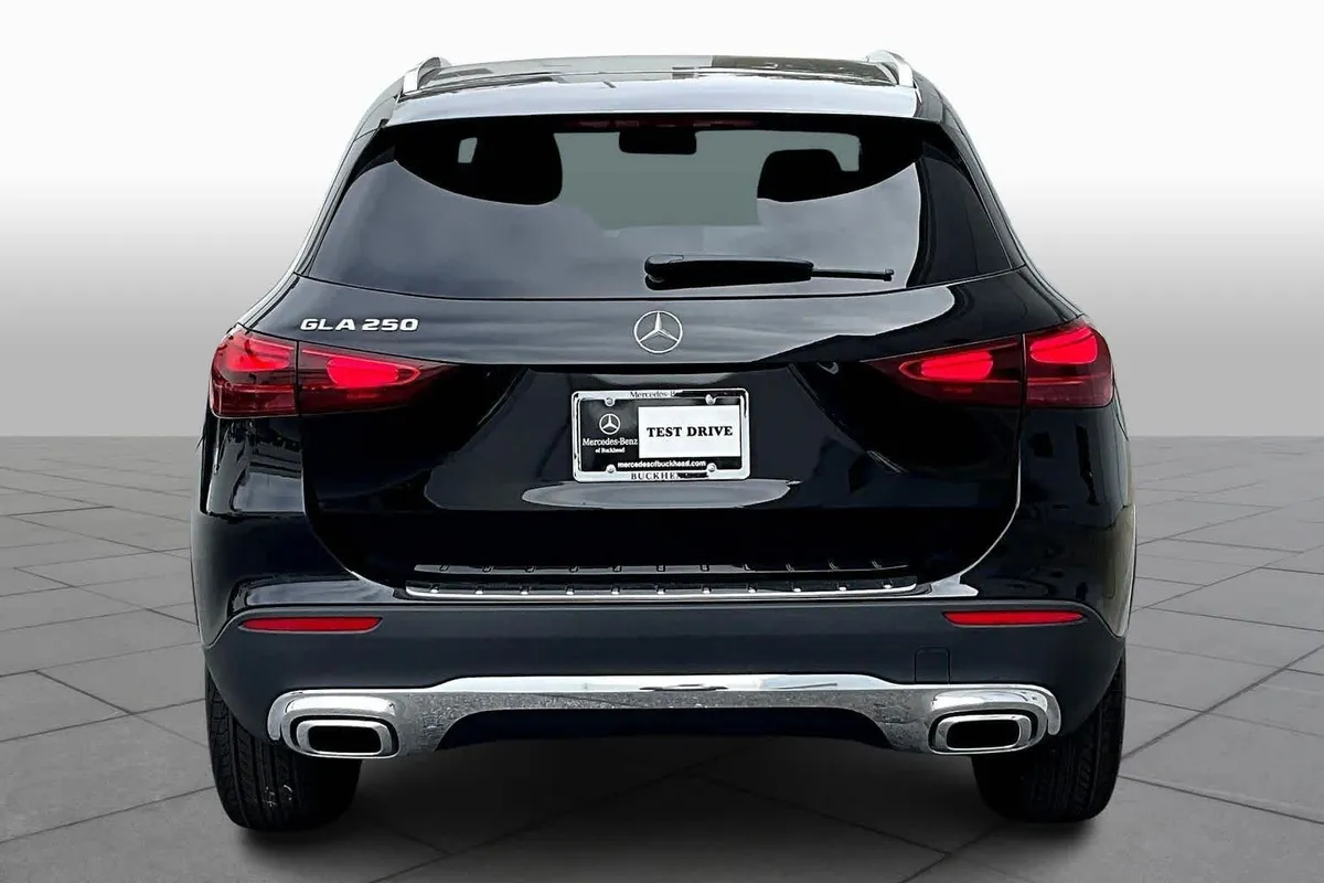 2026 Mercedes-Benz GLA 250 GLA 250 thumbnail 5