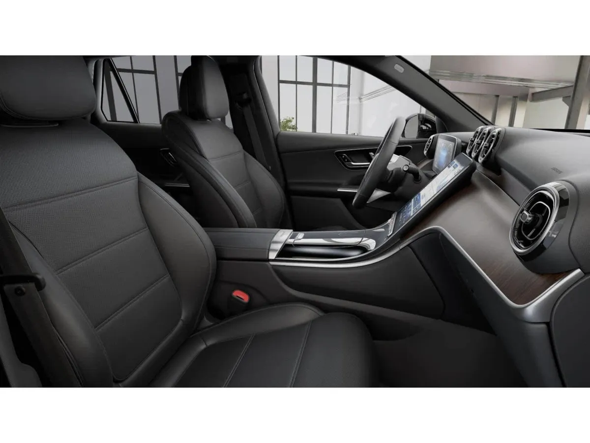 2026 Mercedes-Benz GLC 300 GLC 300 thumbnail 4