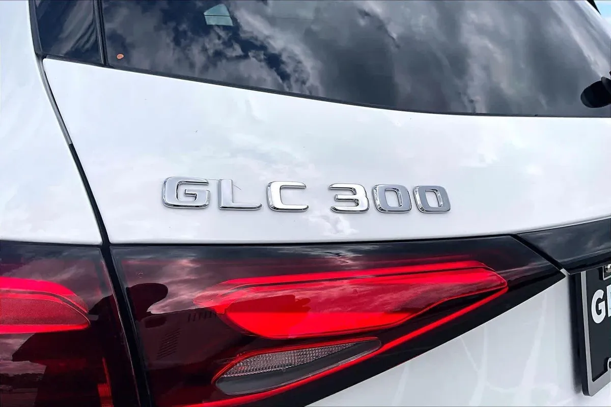 2026 Mercedes-Benz GLC 300 GLC 300 thumbnail 10