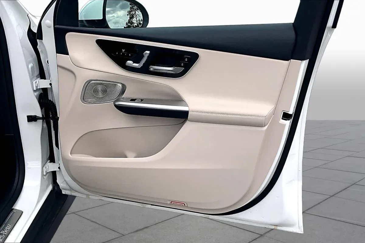 2026 Mercedes-Benz GLC 300 GLC 300 thumbnail 23