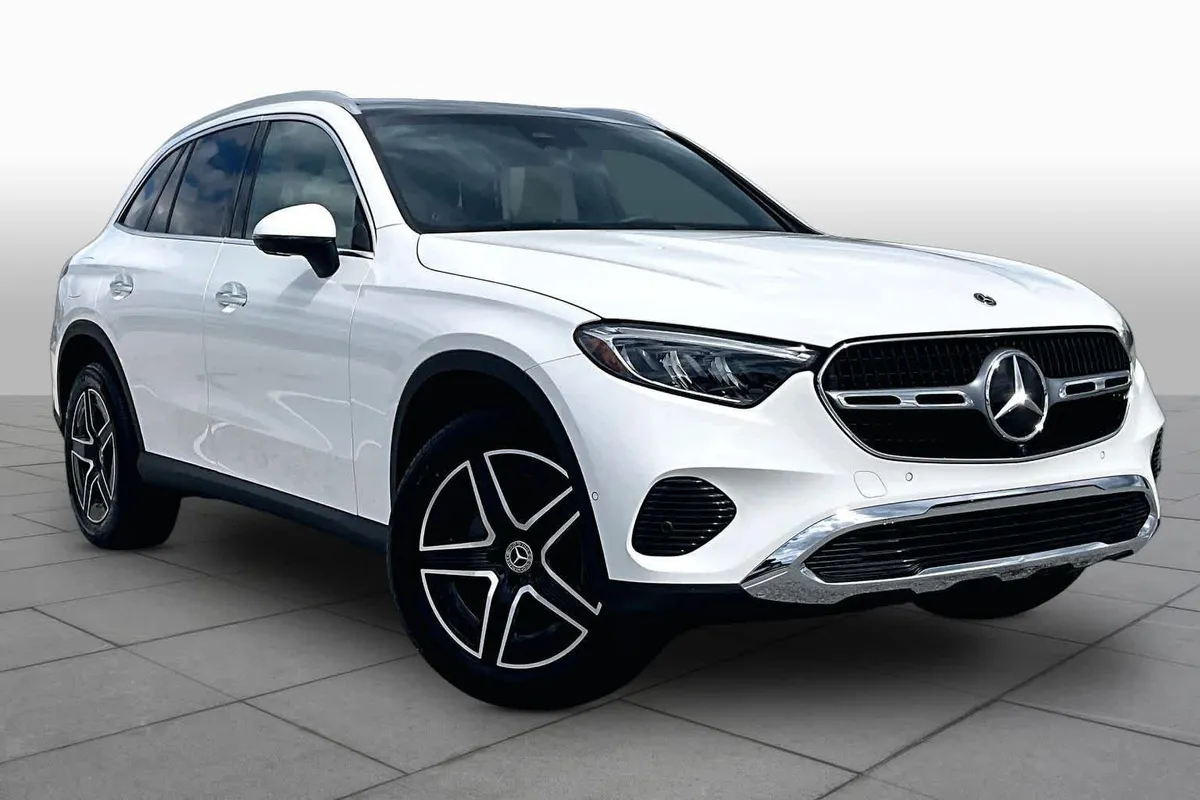 2026 Mercedes-Benz GLC 300 GLC 300 thumbnail 3