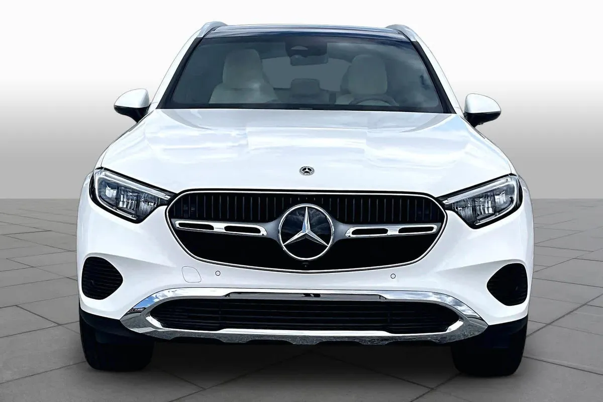 2026 Mercedes-Benz GLC 300 GLC 300 thumbnail 4