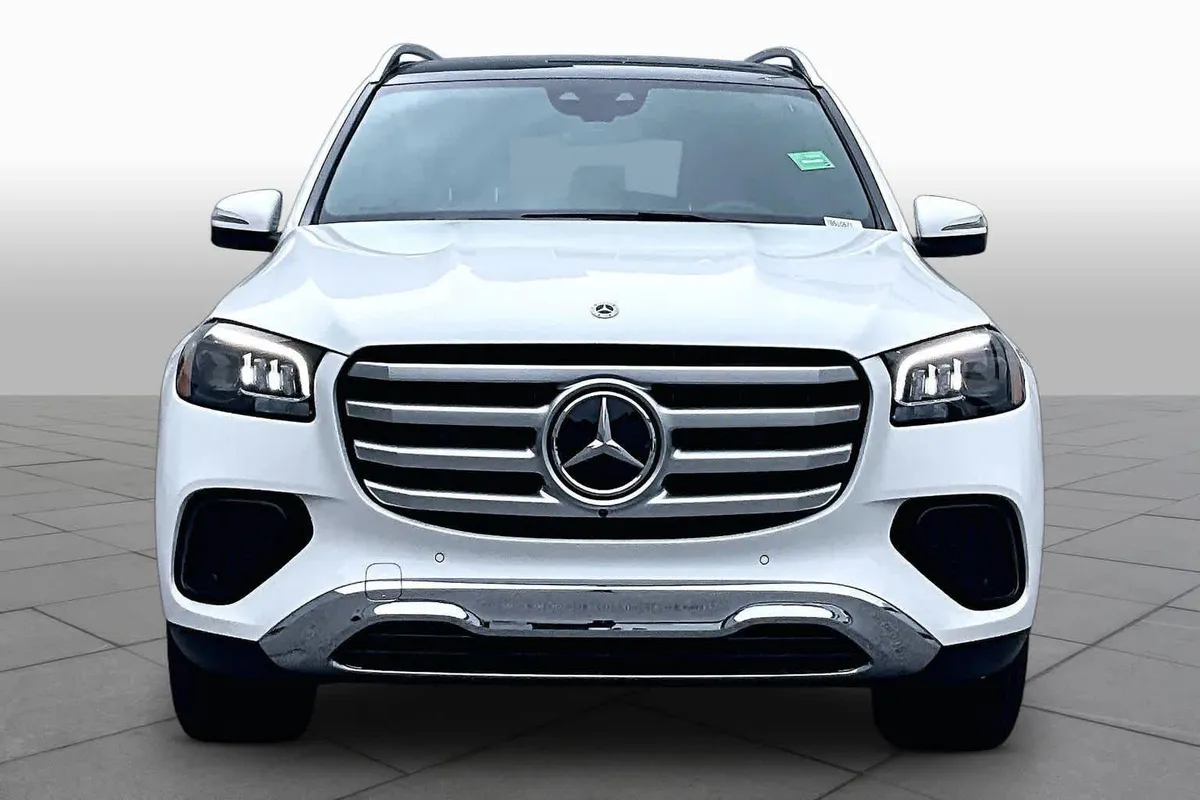 2026 Mercedes-Benz GLS 450 GLS 450 thumbnail 4