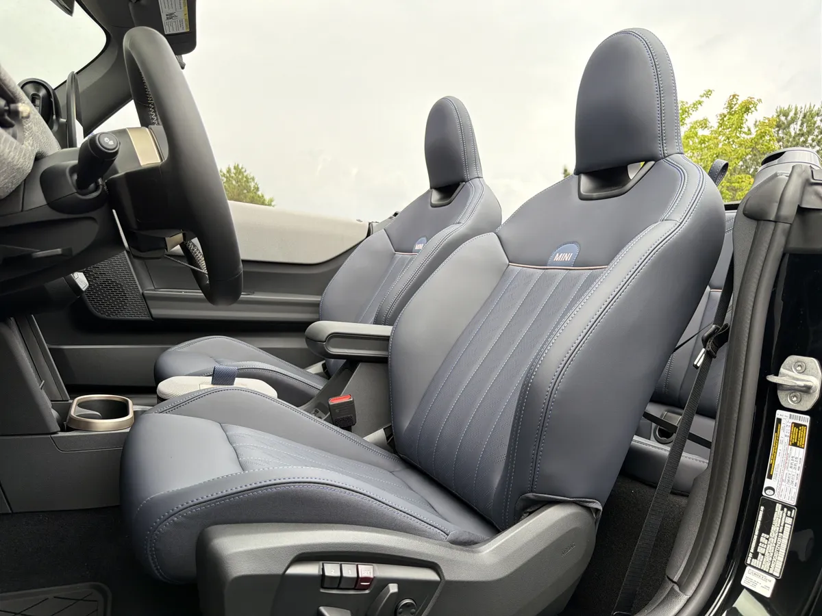 2026 MINI Convertible thumbnail 6