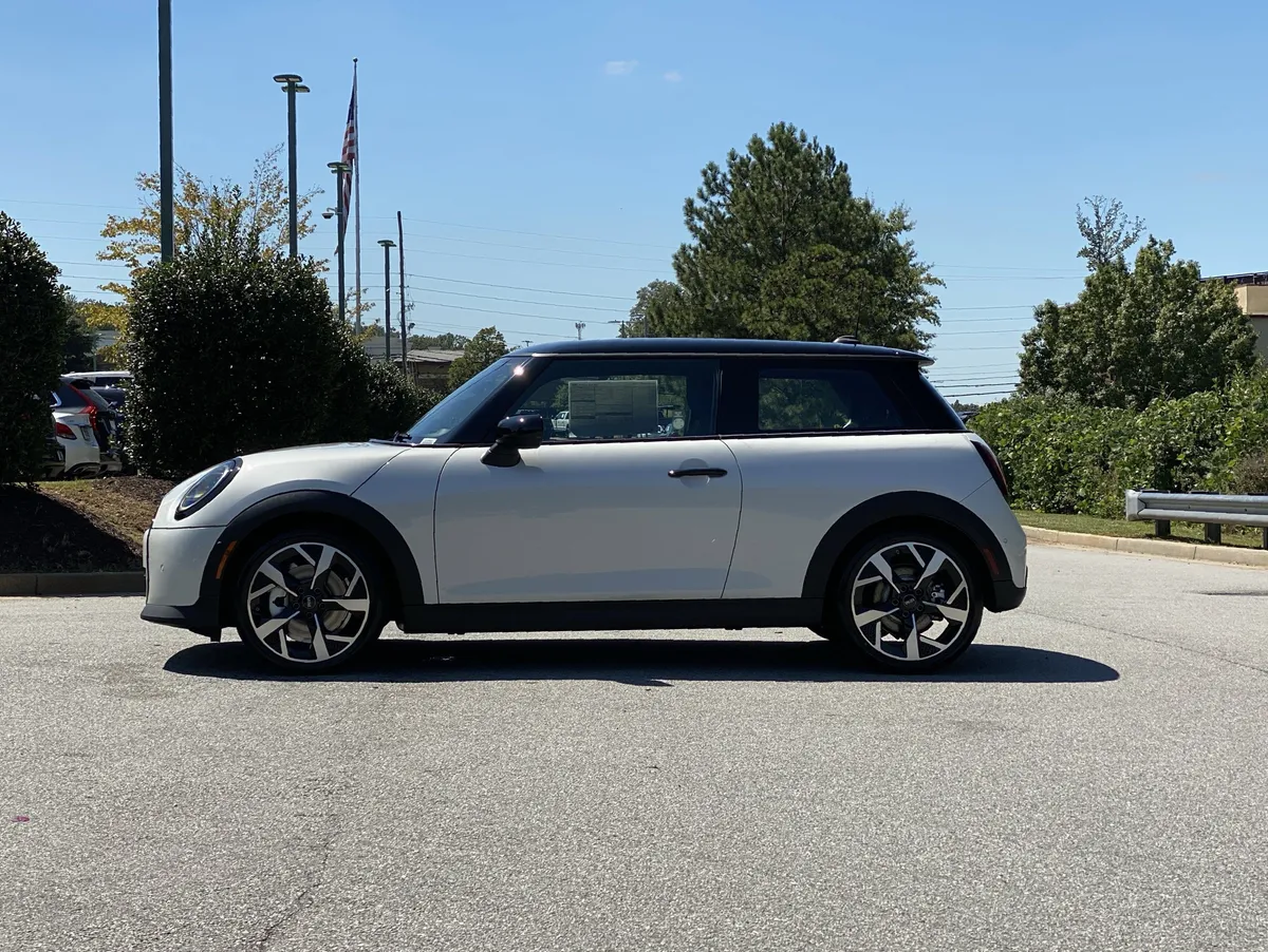 2026 MINI Hardtop 2 Door Cooper thumbnail 12