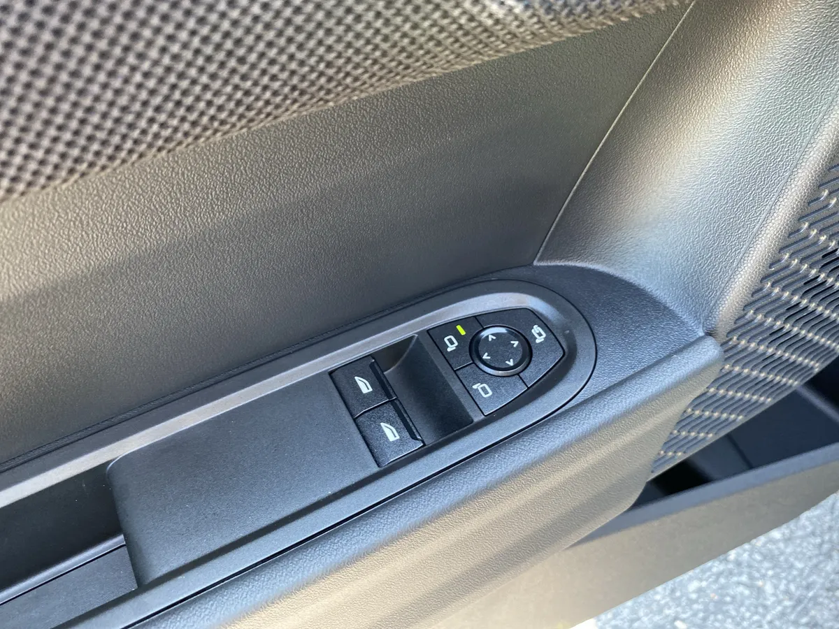 2026 MINI Hardtop 2 Door Cooper thumbnail 18