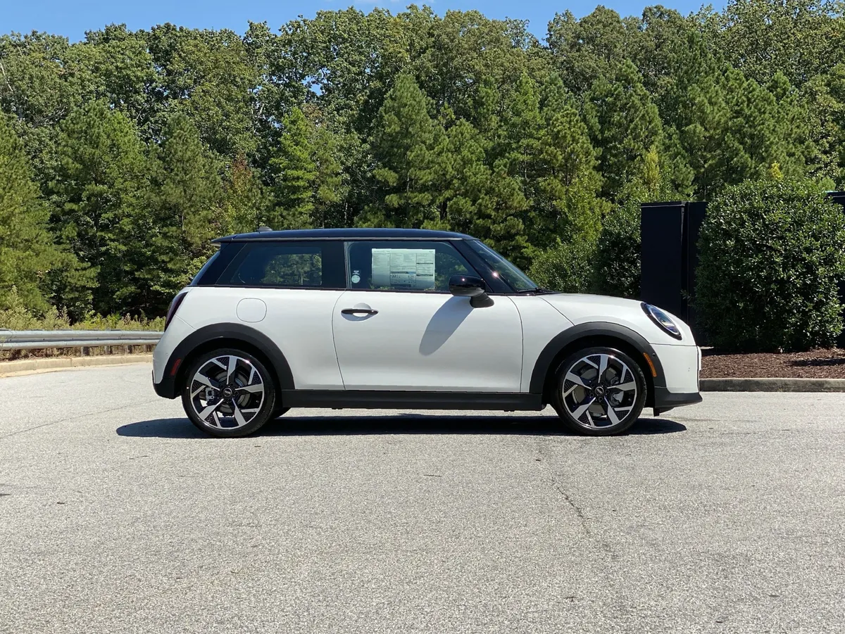 2026 MINI Hardtop 2 Door Cooper thumbnail 4