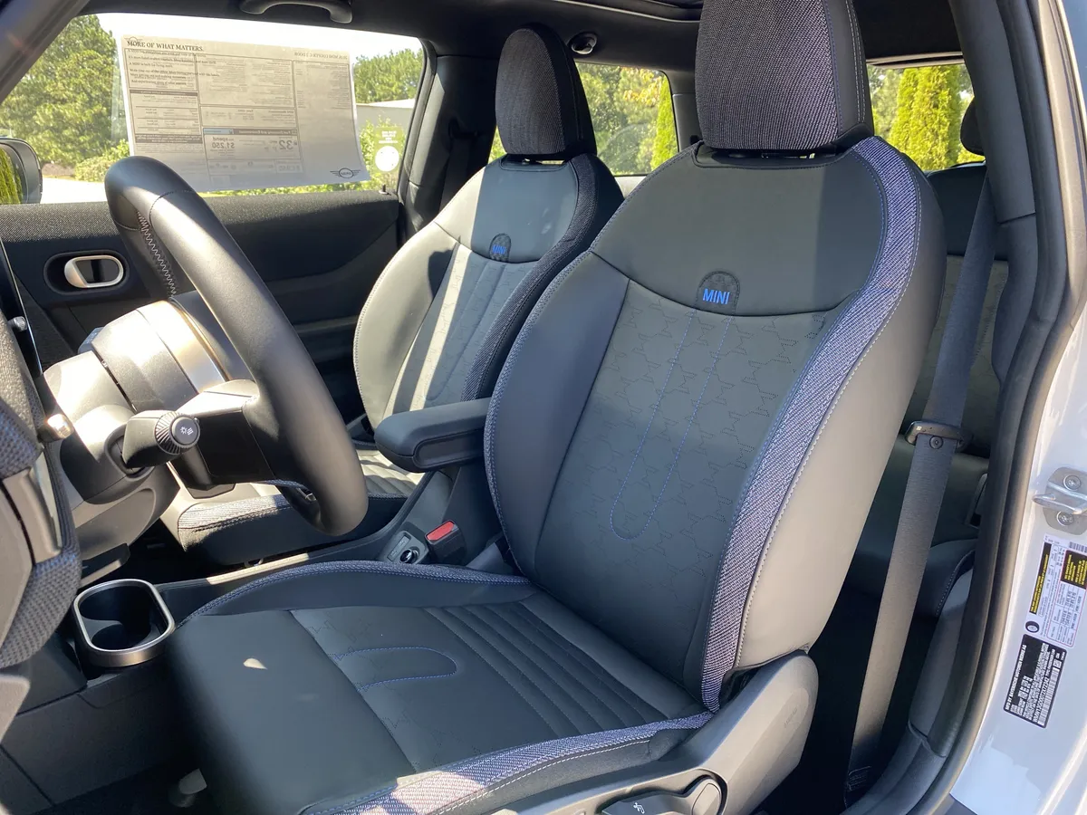 2026 MINI Hardtop 2 Door Cooper thumbnail 6