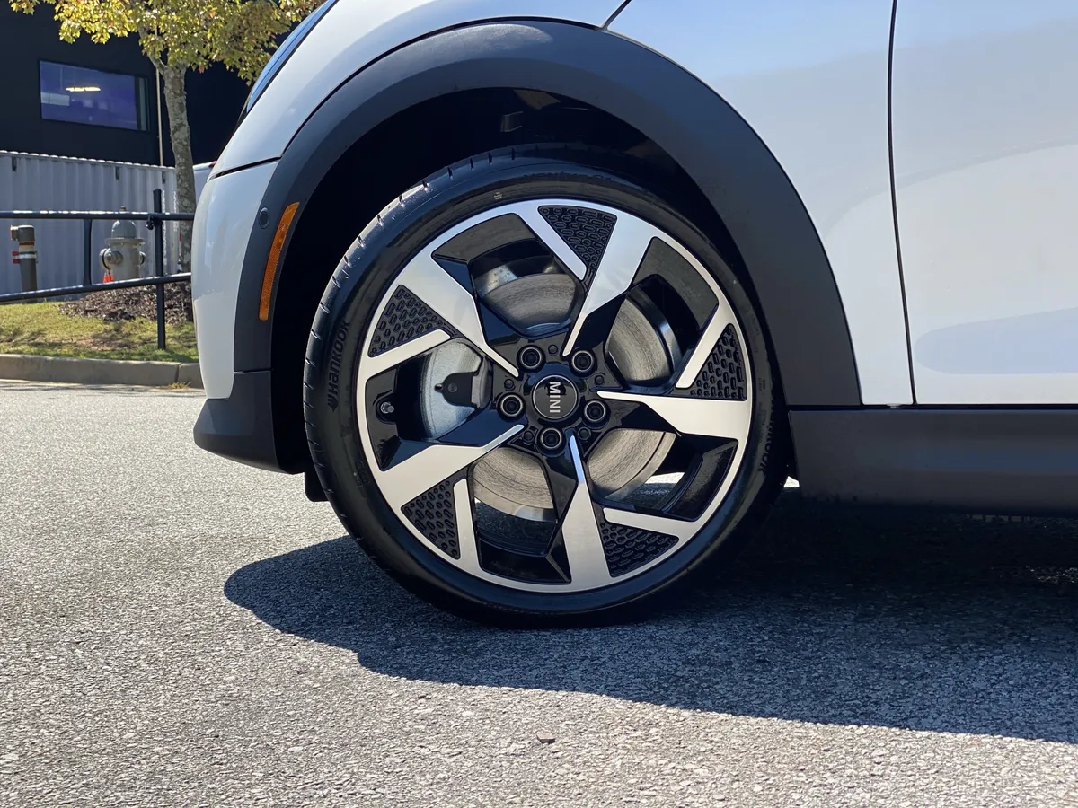 2026 MINI Hardtop 2 Door Cooper thumbnail 9