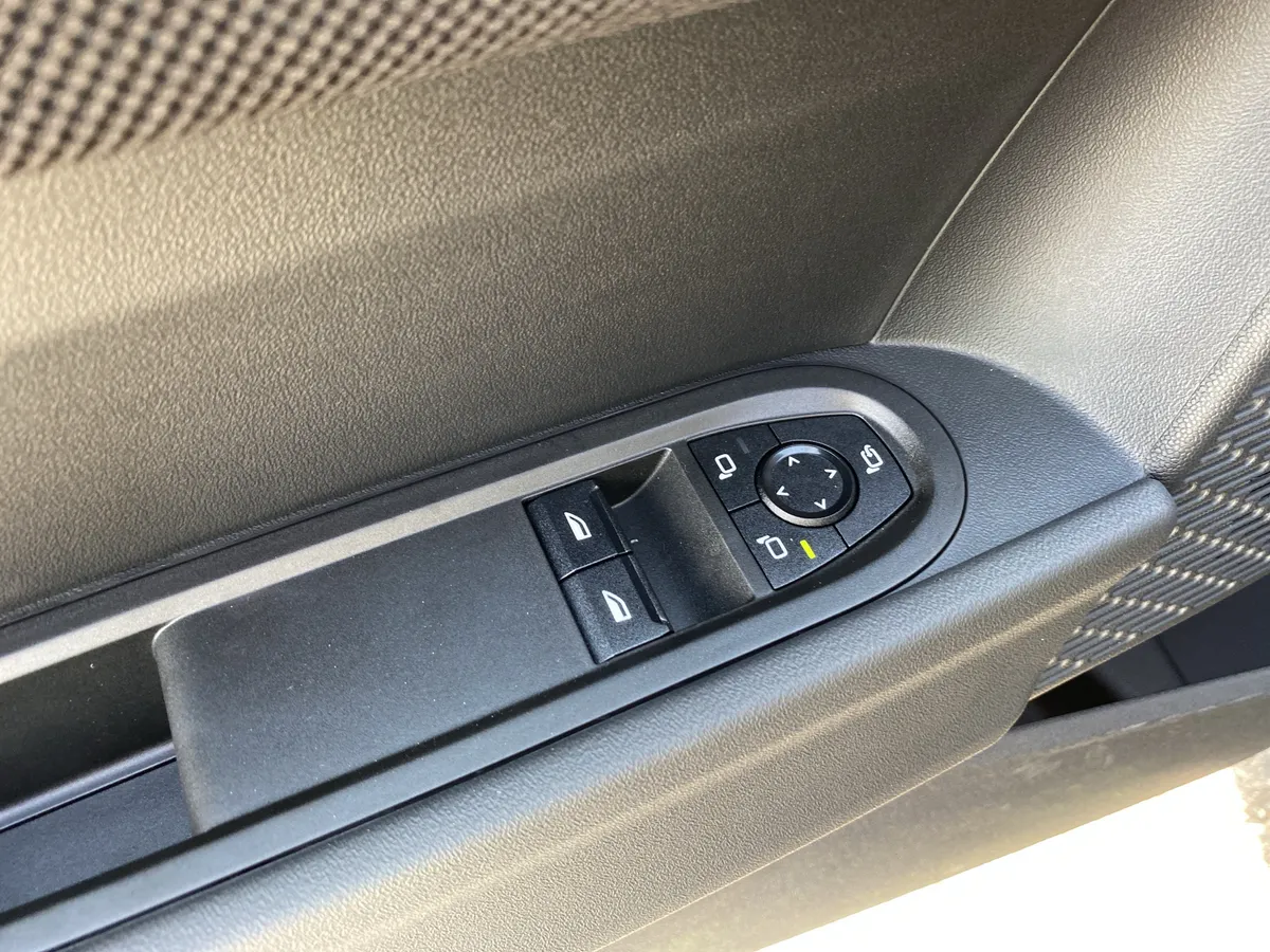 2026 MINI Hardtop 2 Door Cooper thumbnail 18