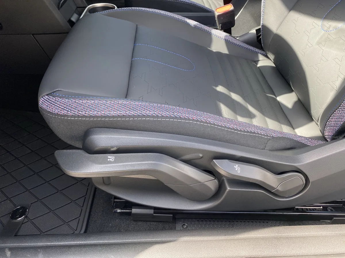 2026 MINI Hardtop 2 Door Cooper thumbnail 22
