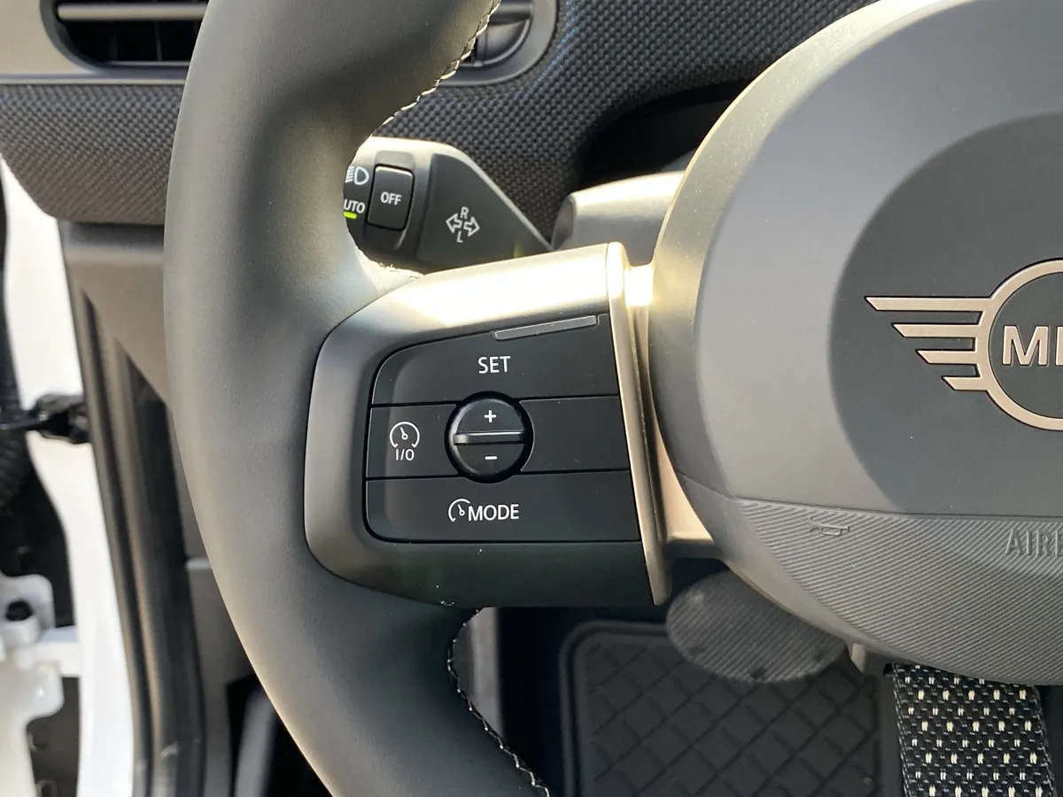 2026 MINI Hardtop 2 Door Cooper thumbnail 23