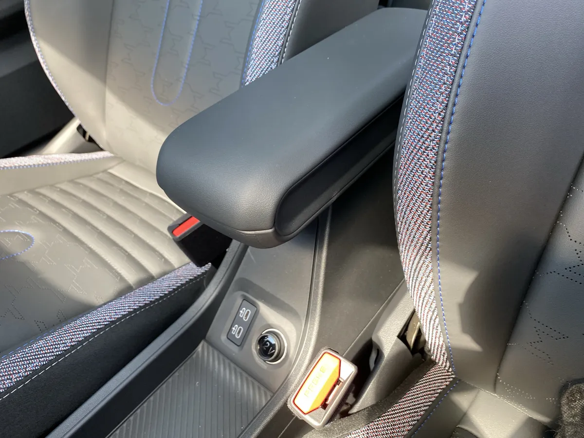 2026 MINI Hardtop 2 Door Cooper thumbnail 27