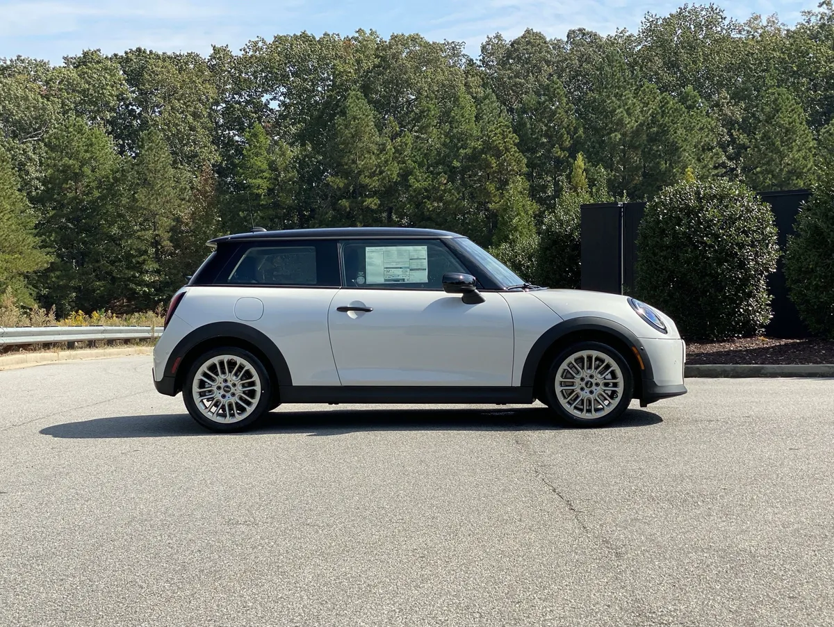 2026 MINI Hardtop 2 Door Cooper thumbnail 4