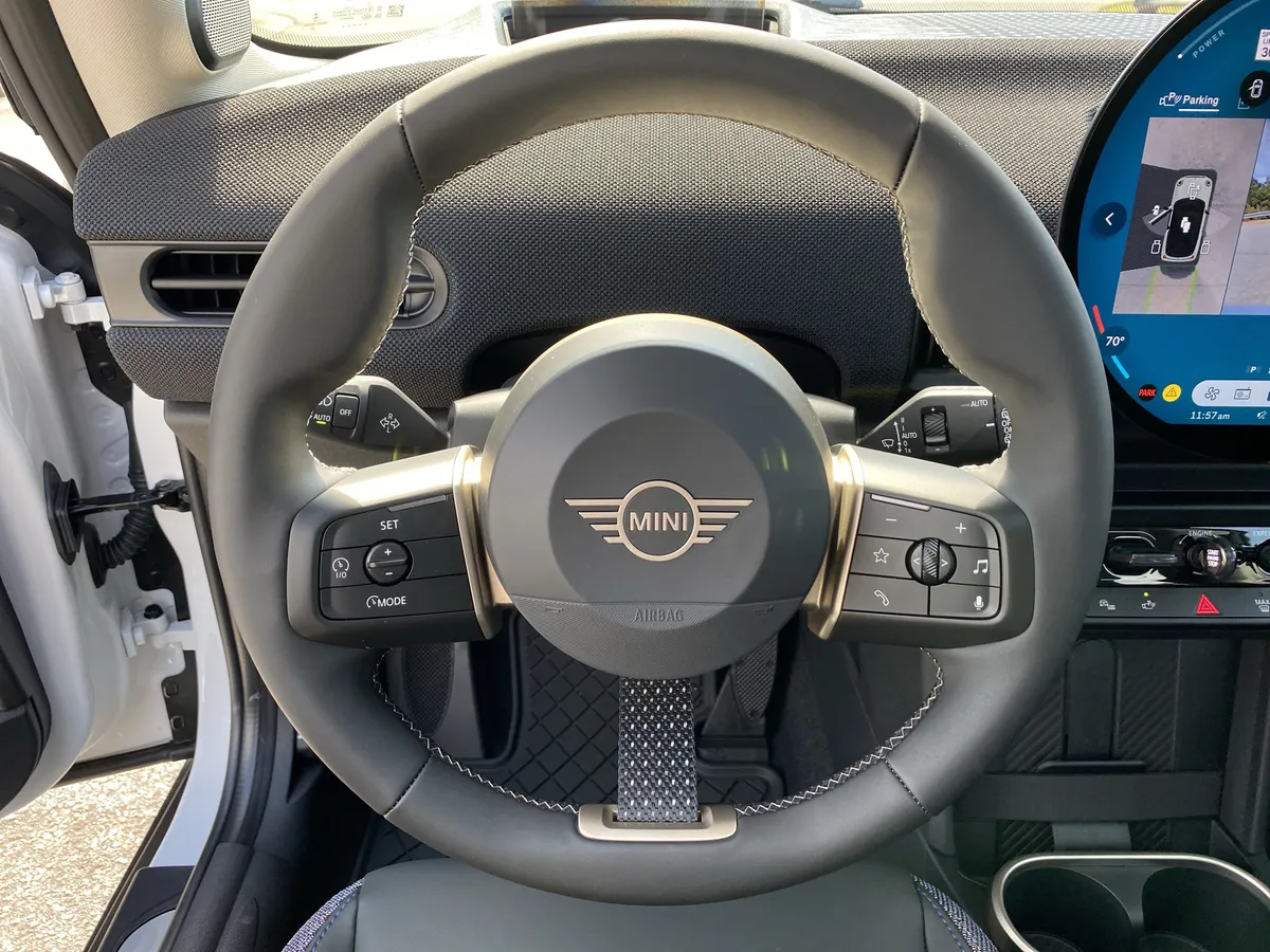2026 MINI Hardtop 2 Door Cooper thumbnail 9
