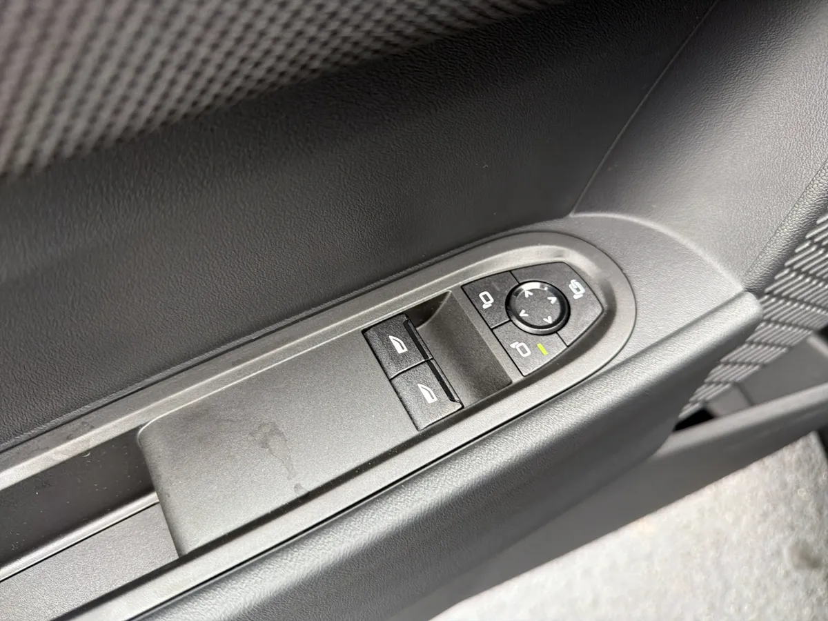 2026 MINI Hardtop 2 Door thumbnail 23
