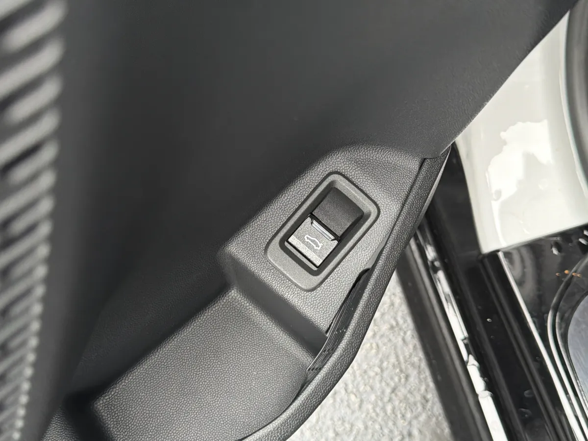 2026 MINI Hardtop 2 Door thumbnail 24