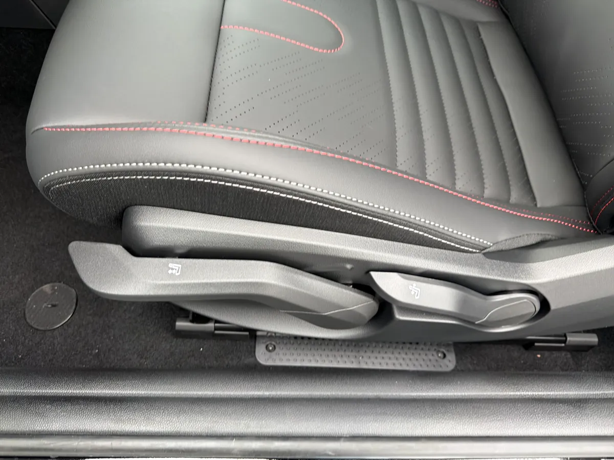 2026 MINI Hardtop 2 Door thumbnail 25