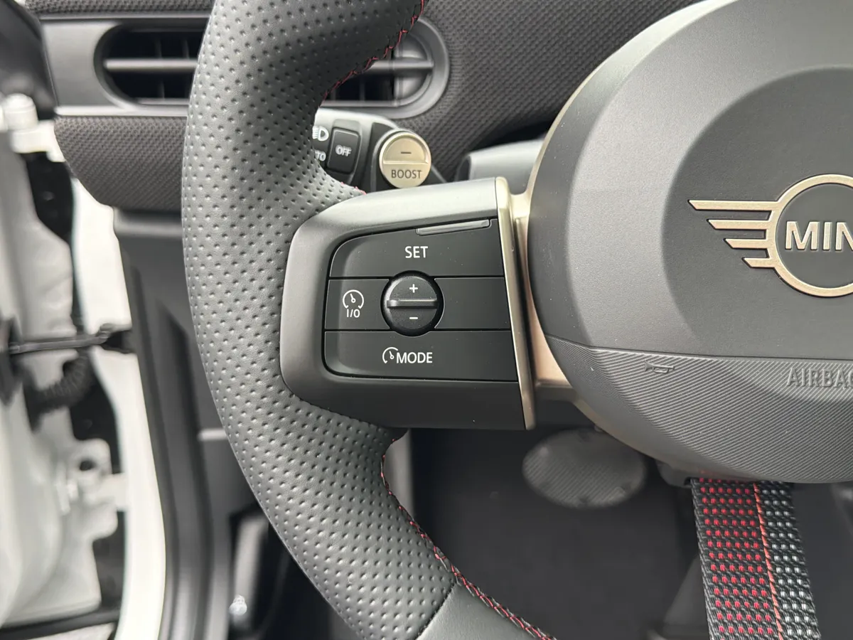 2026 MINI Hardtop 2 Door thumbnail 32
