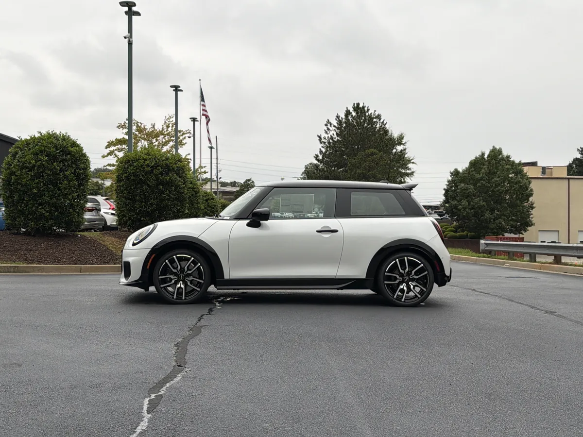 2026 MINI Hardtop 2 Door thumbnail 6