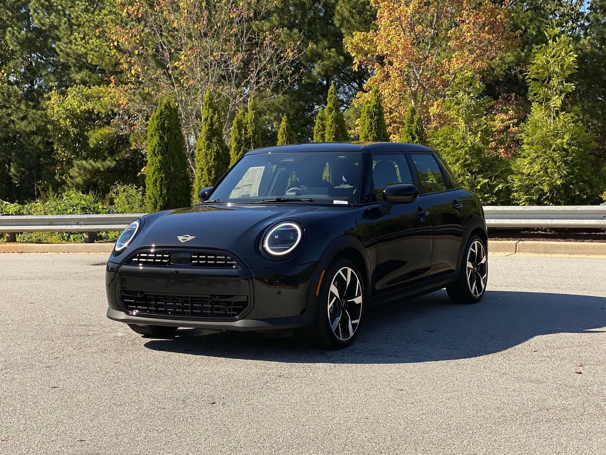 2026 MINI Hardtop 4 Door Cooper thumbnail 10