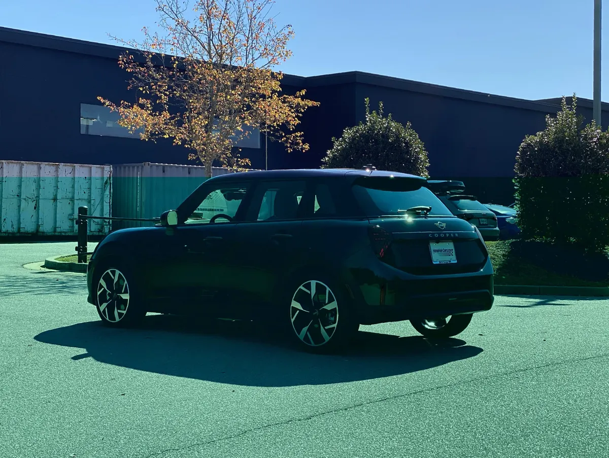 2026 MINI Hardtop 4 Door Cooper thumbnail 12