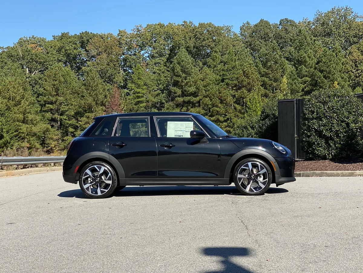2026 MINI Hardtop 4 Door Cooper thumbnail 2