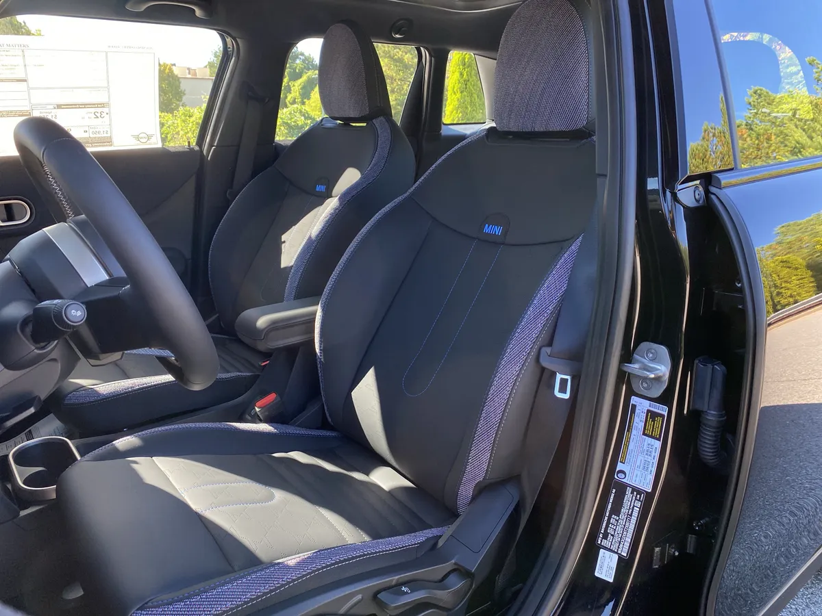 2026 MINI Hardtop 4 Door Cooper thumbnail 5