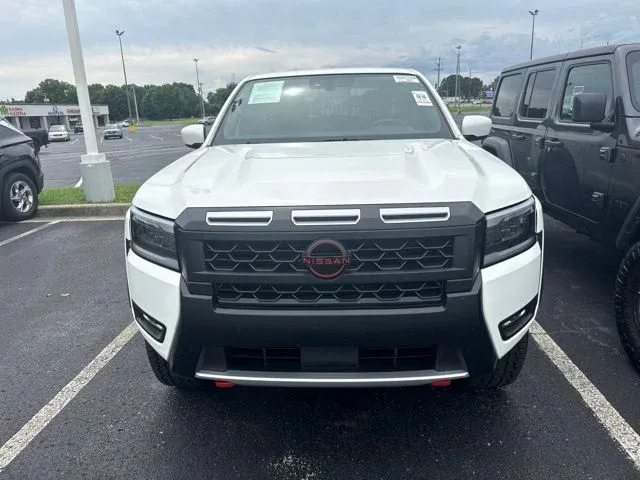 2026 Nissan Frontier PRO-4X thumbnail 2