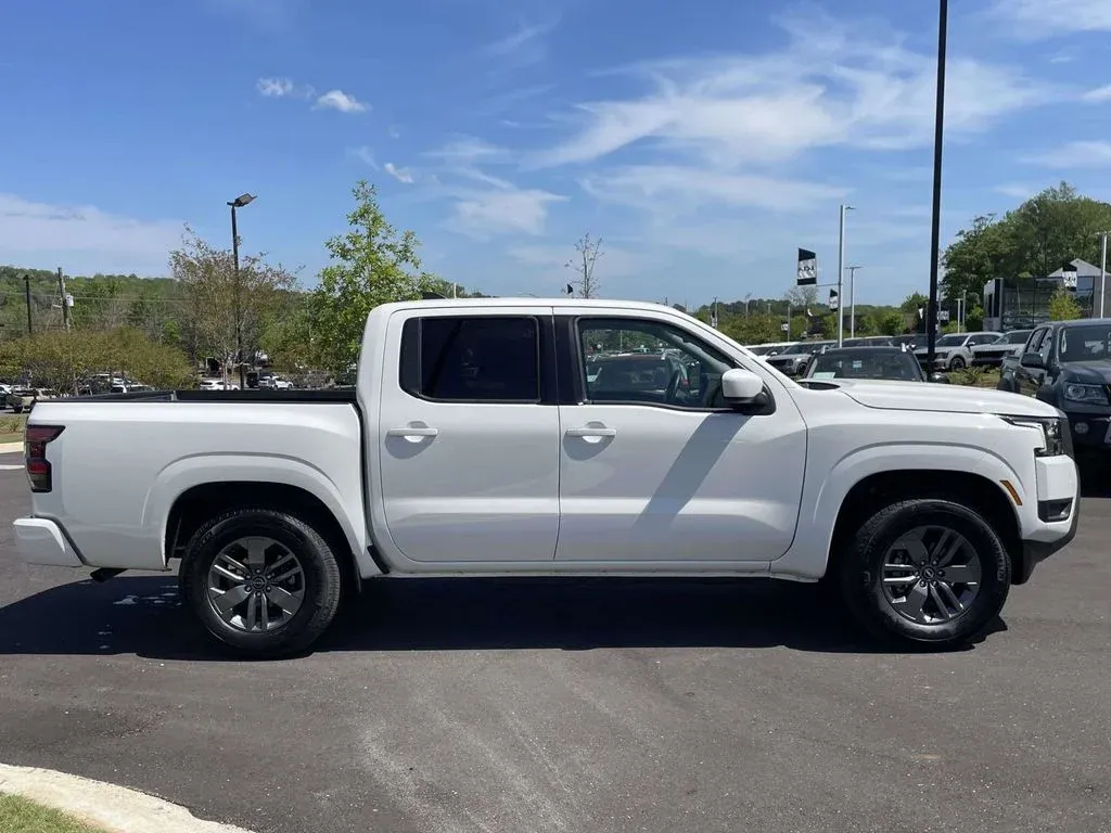 2026 Nissan Frontier SV thumbnail 2