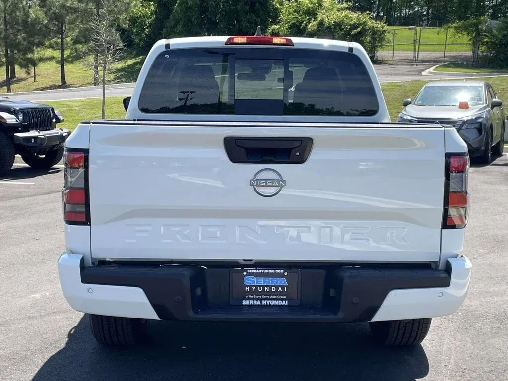 2026 Nissan Frontier SV thumbnail 4