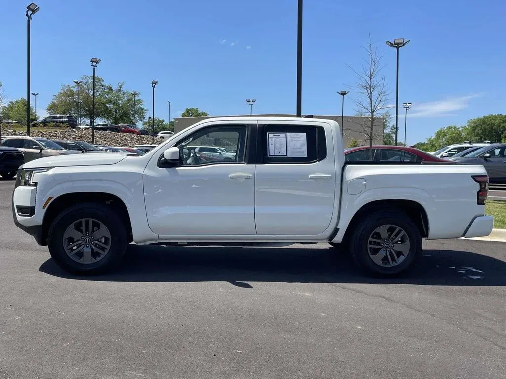 2026 Nissan Frontier SV thumbnail 6