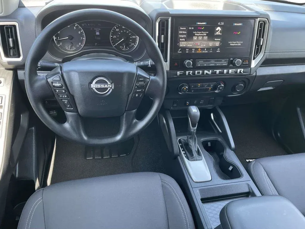 2026 Nissan Frontier SV thumbnail 9