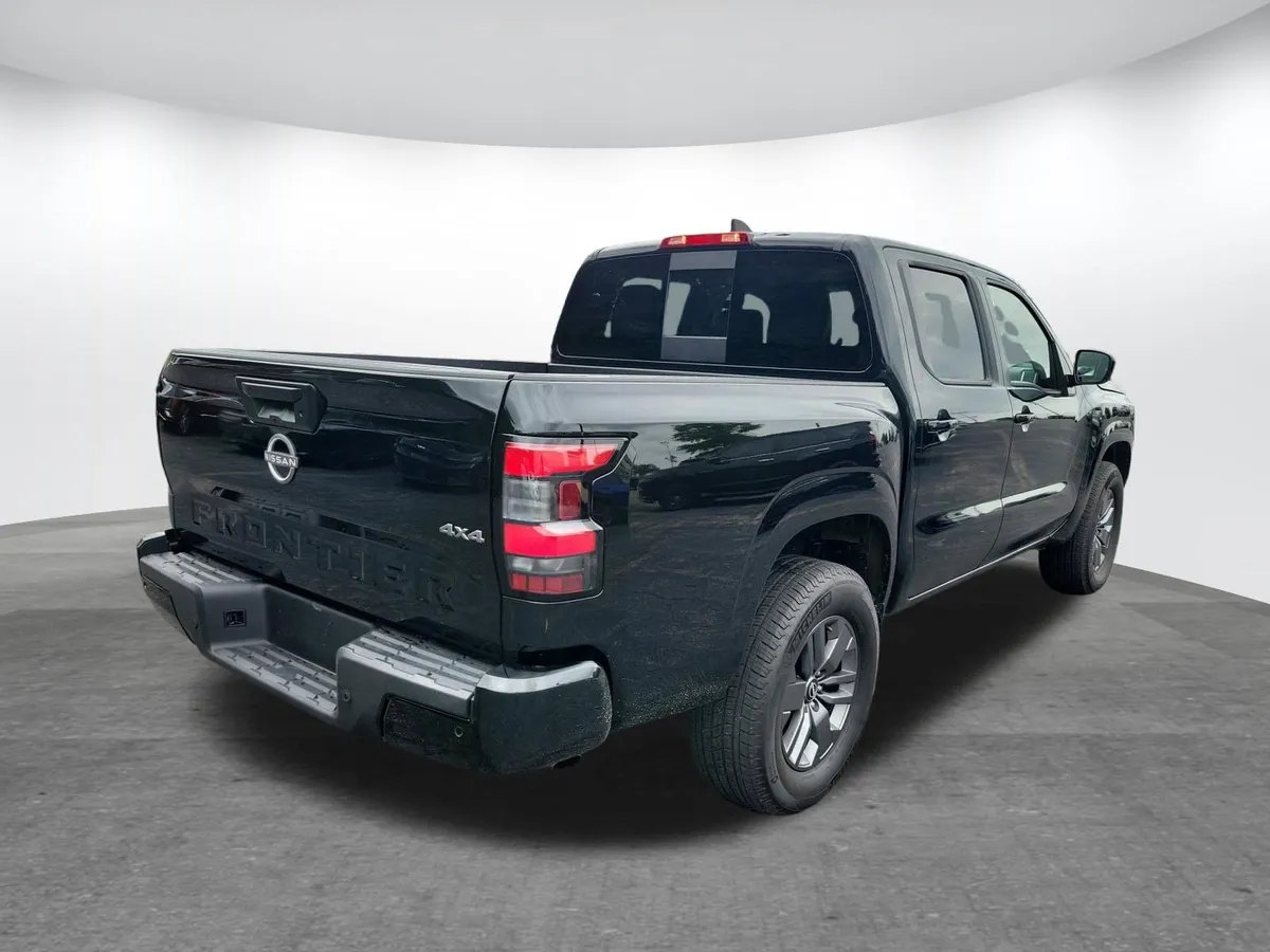 2026 Nissan Frontier SV thumbnail 23