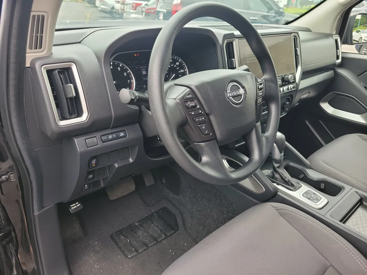 2026 Nissan Frontier SV thumbnail 3