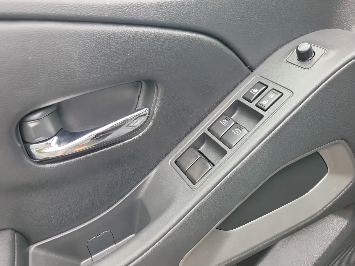 2026 Nissan Frontier SV thumbnail 6
