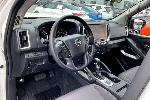2026 Nissan Frontier SV thumbnail 14