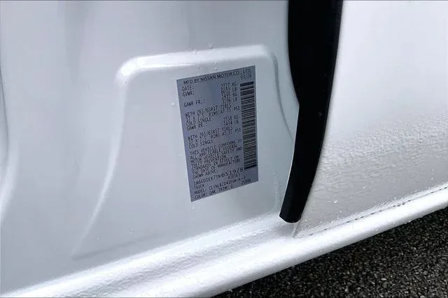 2026 Nissan Frontier SV thumbnail 16