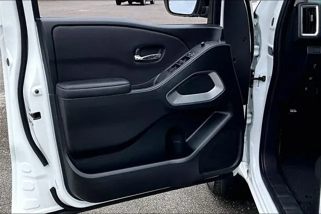 2026 Nissan Frontier SV thumbnail 17