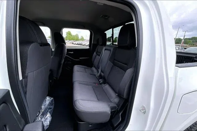 2026 Nissan Frontier SV thumbnail 19
