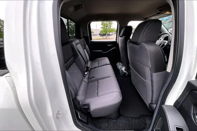2026 Nissan Frontier SV thumbnail 21