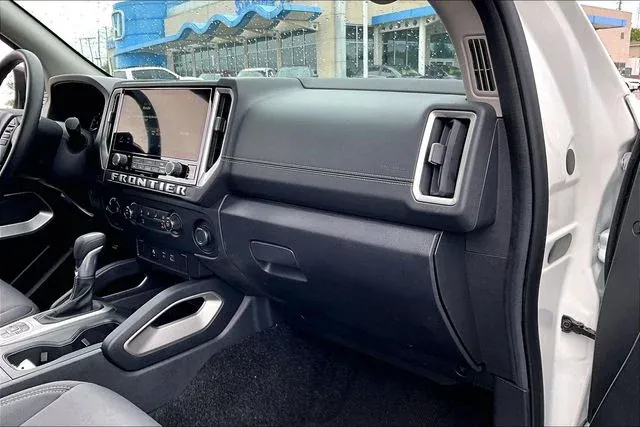 2026 Nissan Frontier SV thumbnail 22
