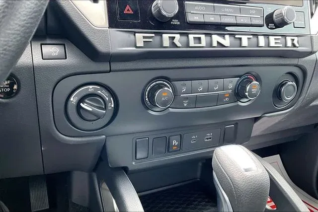 2026 Nissan Frontier SV thumbnail 23