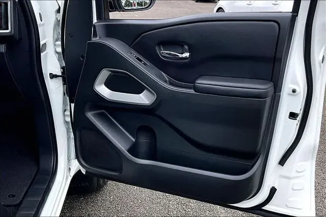 2026 Nissan Frontier SV thumbnail 26