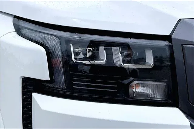 2026 Nissan Frontier SV thumbnail 28