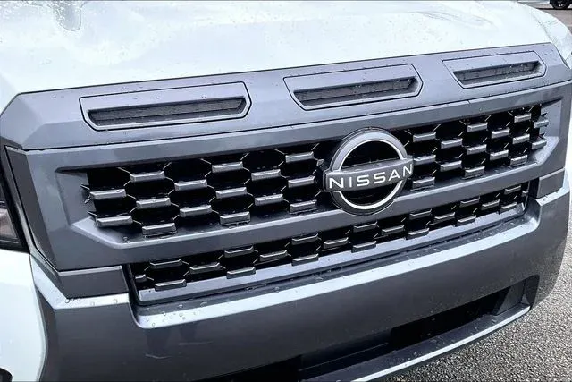 2026 Nissan Frontier SV thumbnail 29