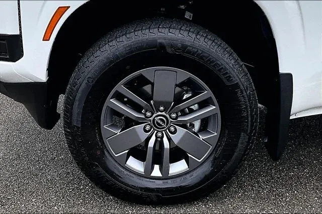 2026 Nissan Frontier SV thumbnail 30