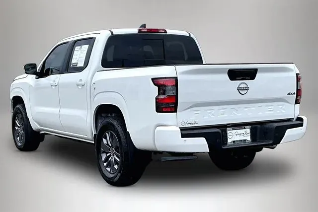 2026 Nissan Frontier SV thumbnail 4